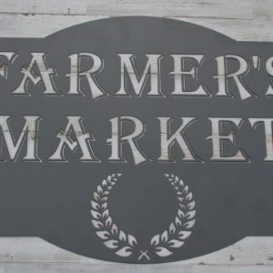 metal sign of the words Farmer's Market
